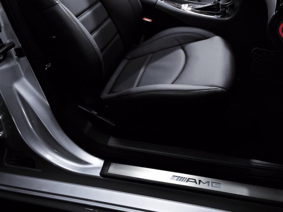  Mercedes-Benz E63 Estate AMG 2006 года  (фото 8 из 16)